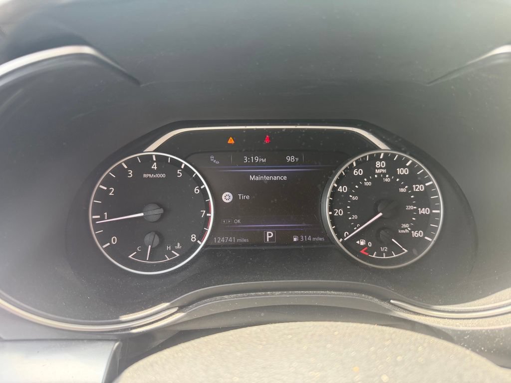 Used 2017 Nissan Maxima SR w/ Interior Lighting Package FWD image 9
