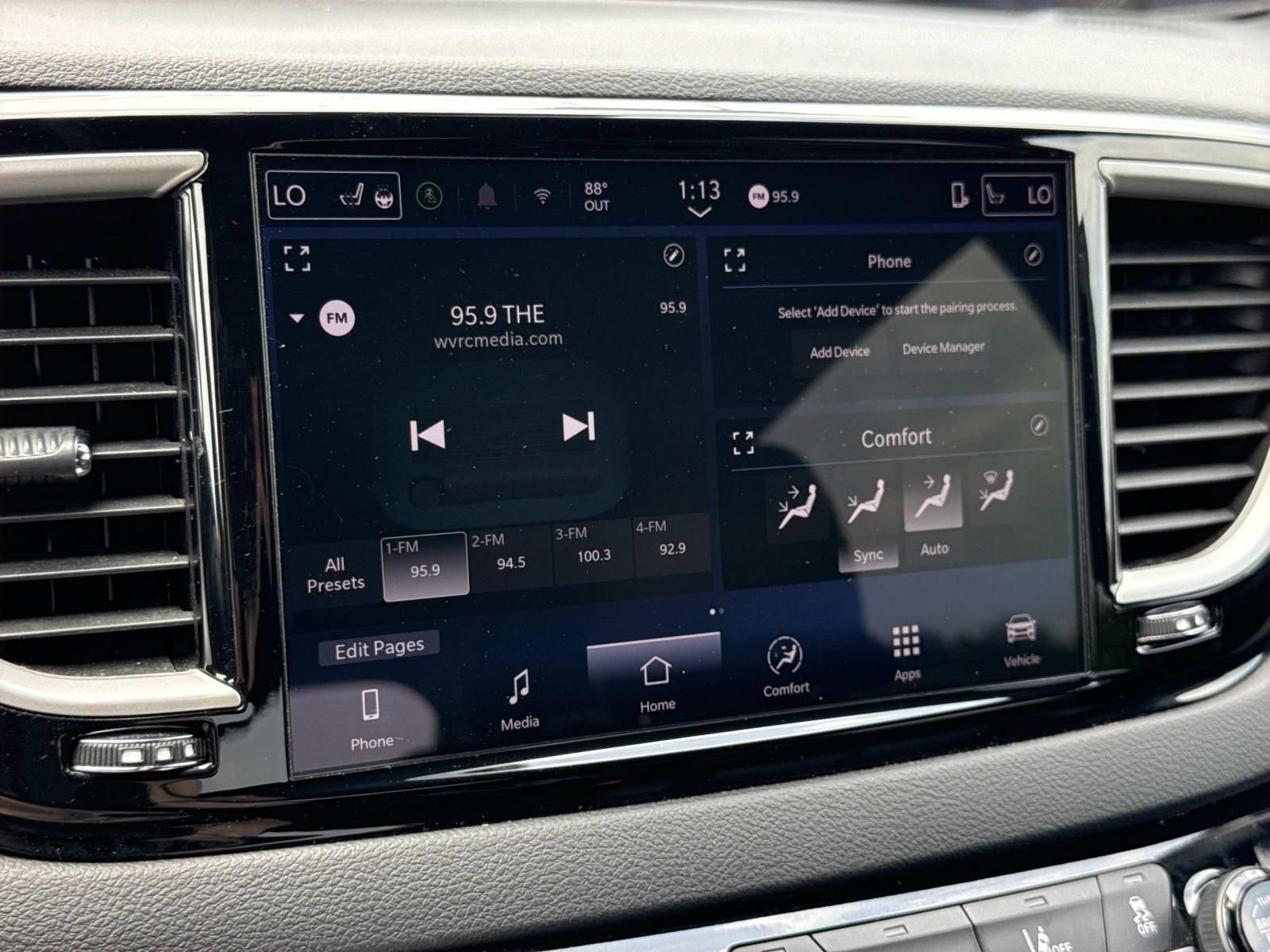 Used 2025 Chrysler Pacifica Select FWD image 9
