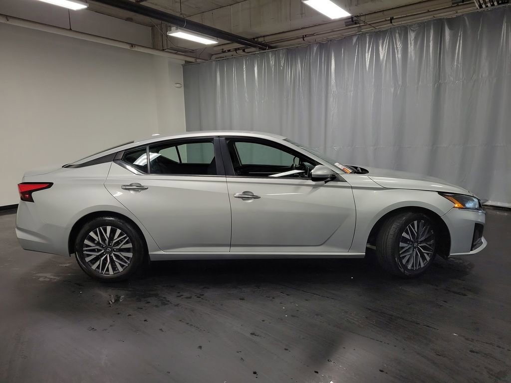 Used 2023 Nissan Altima 2.5 SV image 9