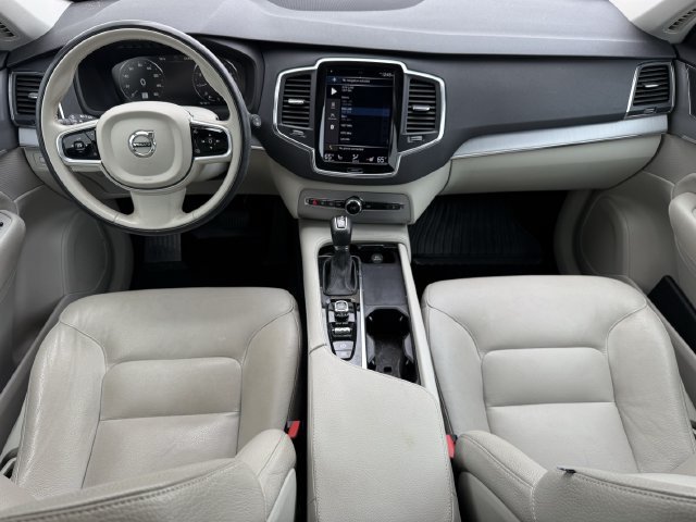 Used 2021 Volvo XC90 T5 Momentum w/ Climate Package FWD image 12