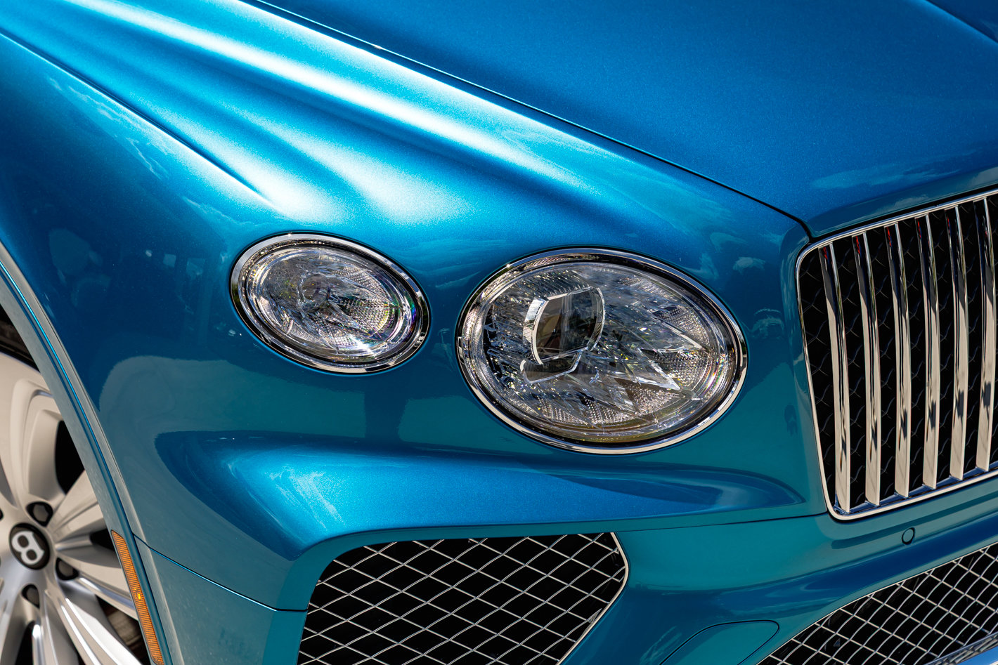 New 2025 Bentley Bentayga Extended Wheelbase image 3