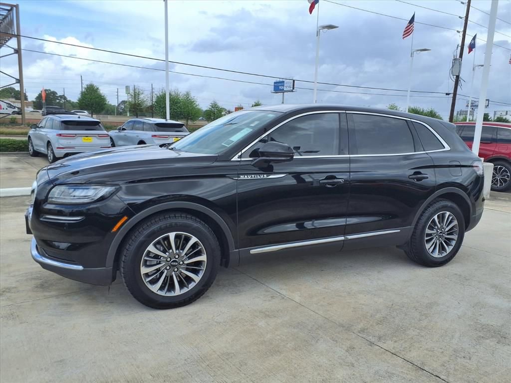 Used 2023 Lincoln Nautilus FWD w/ Premium Package image 3