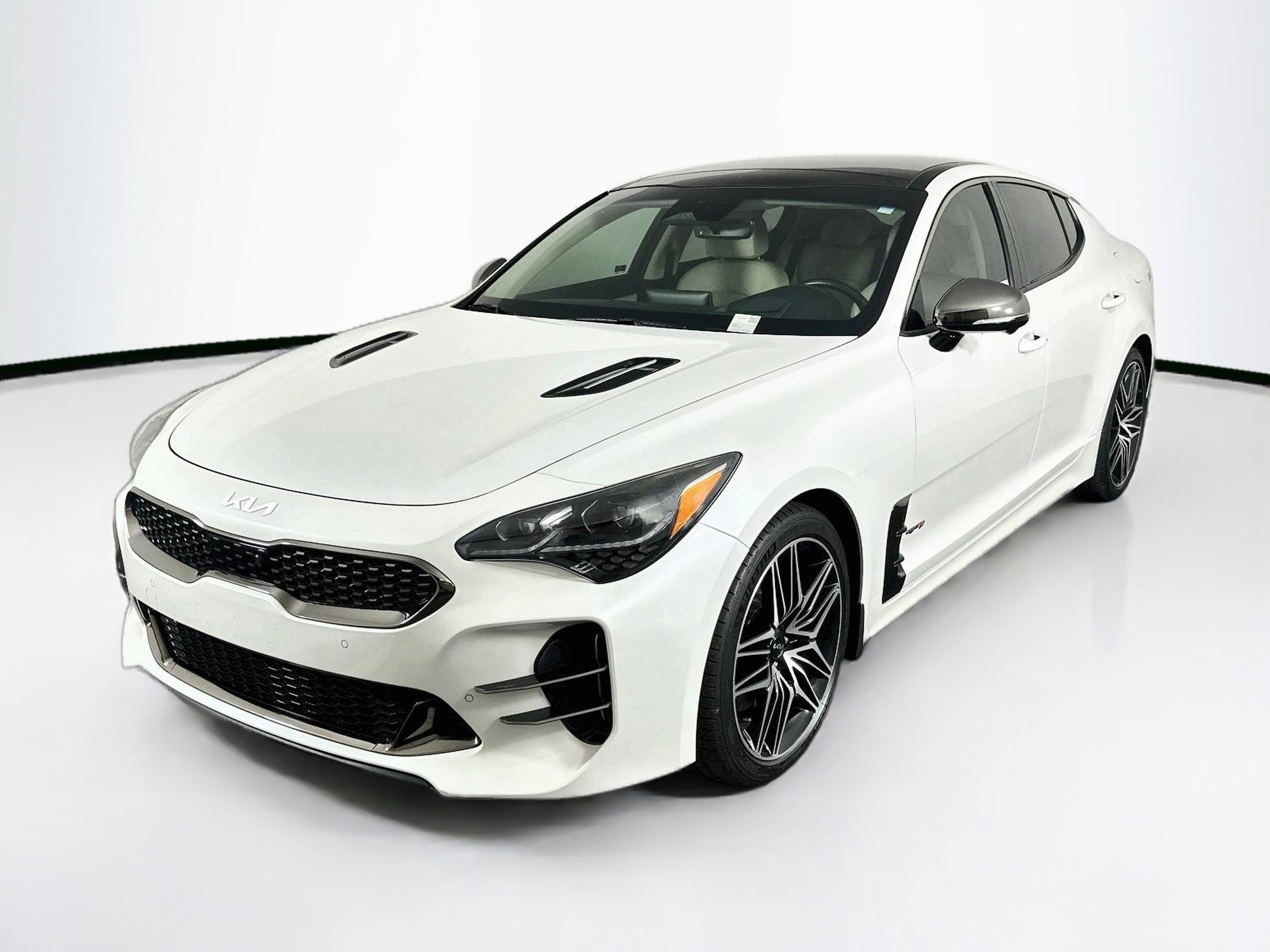 Used 2022 Kia Stinger GT2 RWD image 3