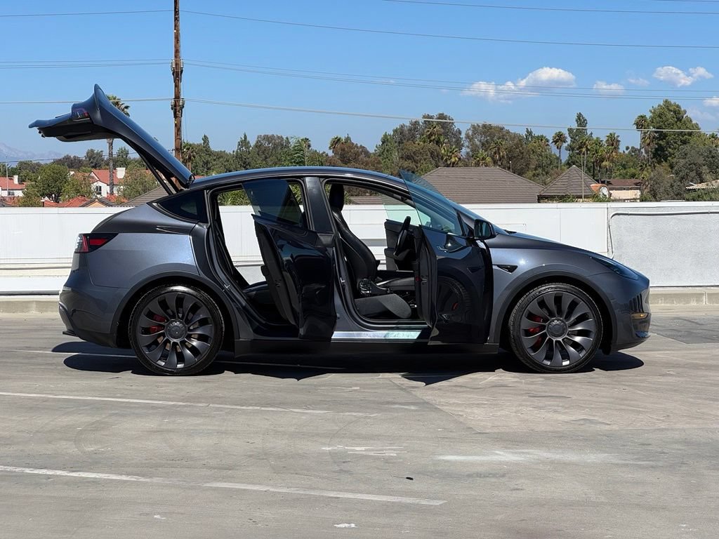 Used 2023 Tesla Model Y Performance AWD/4WD image 28