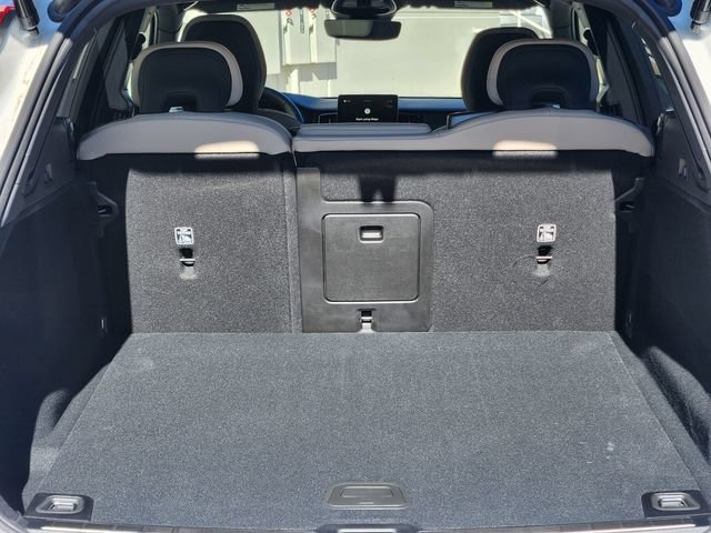 New 2026 Volvo XC60 B5 Plus w/ Protection Package Premier AWD/4WD image 17