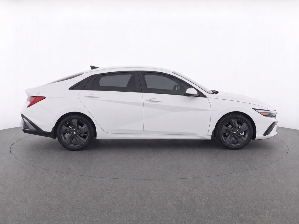 Used 2022 Hyundai Elantra SEL w/ Convenience Package FWD image 10
