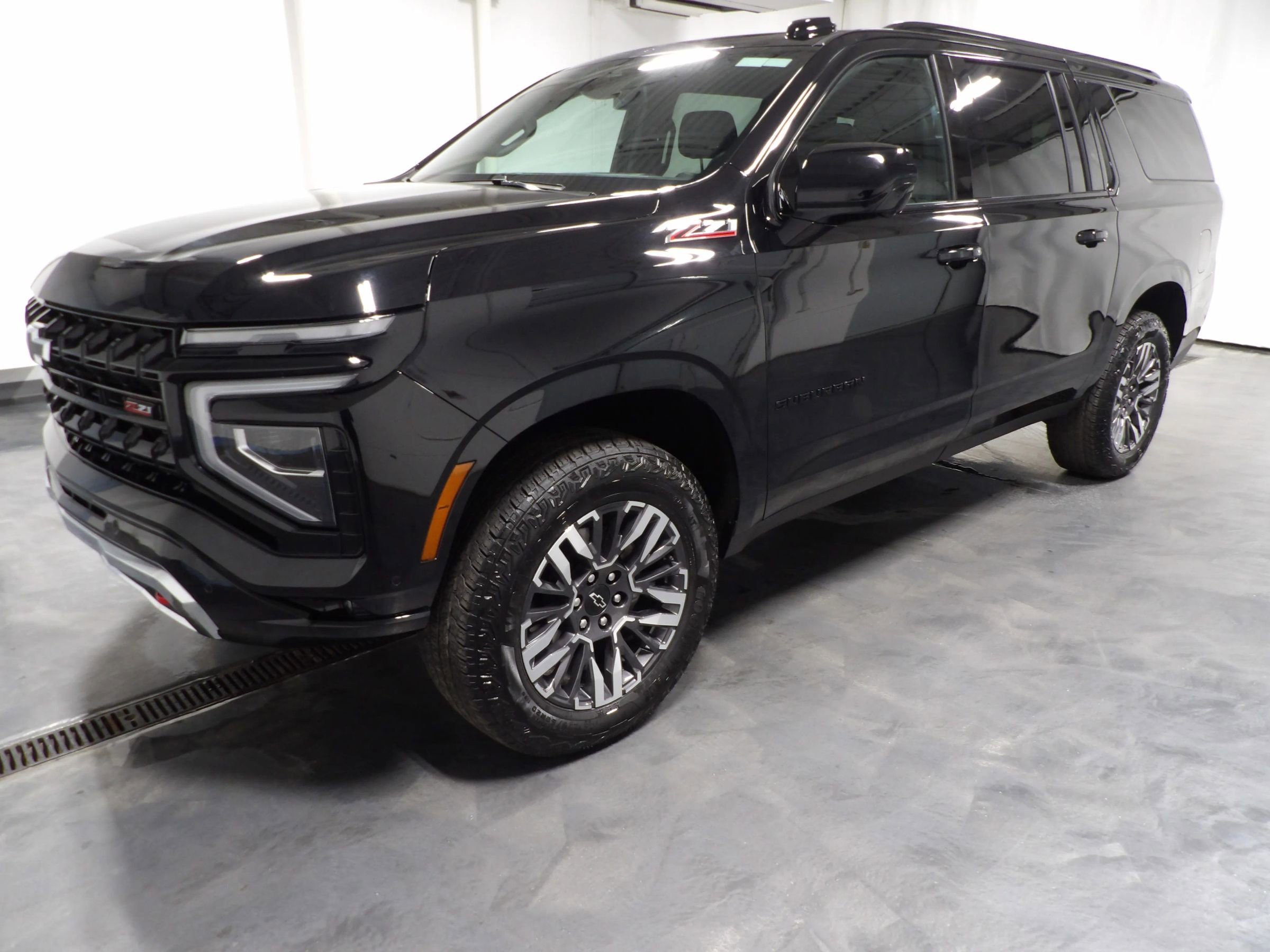 Used 2025 Chevrolet Suburban Z71 image 6