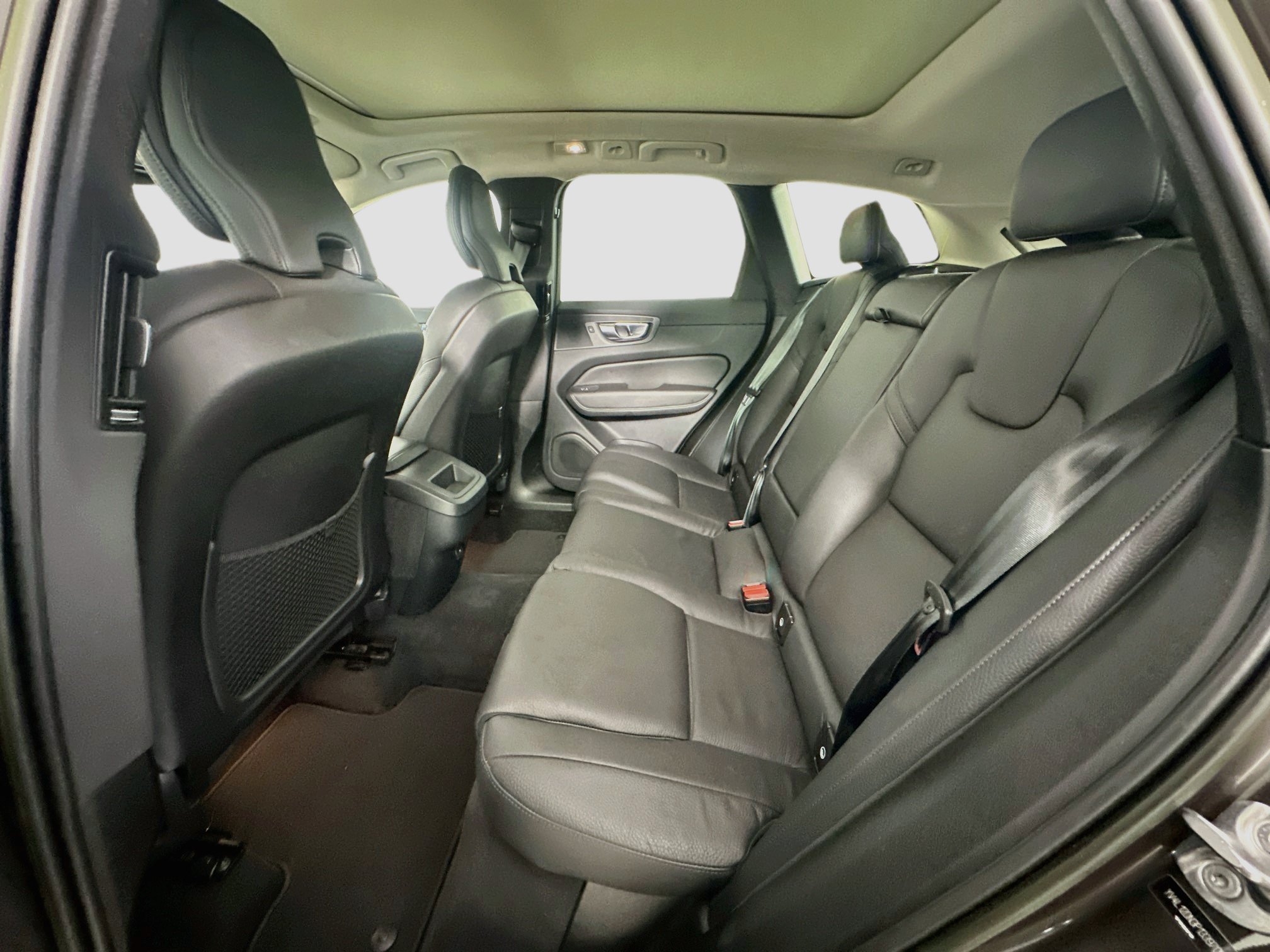Used 2023 Volvo XC60 B5 Plus w/ Protection Package Premier FWD image 28