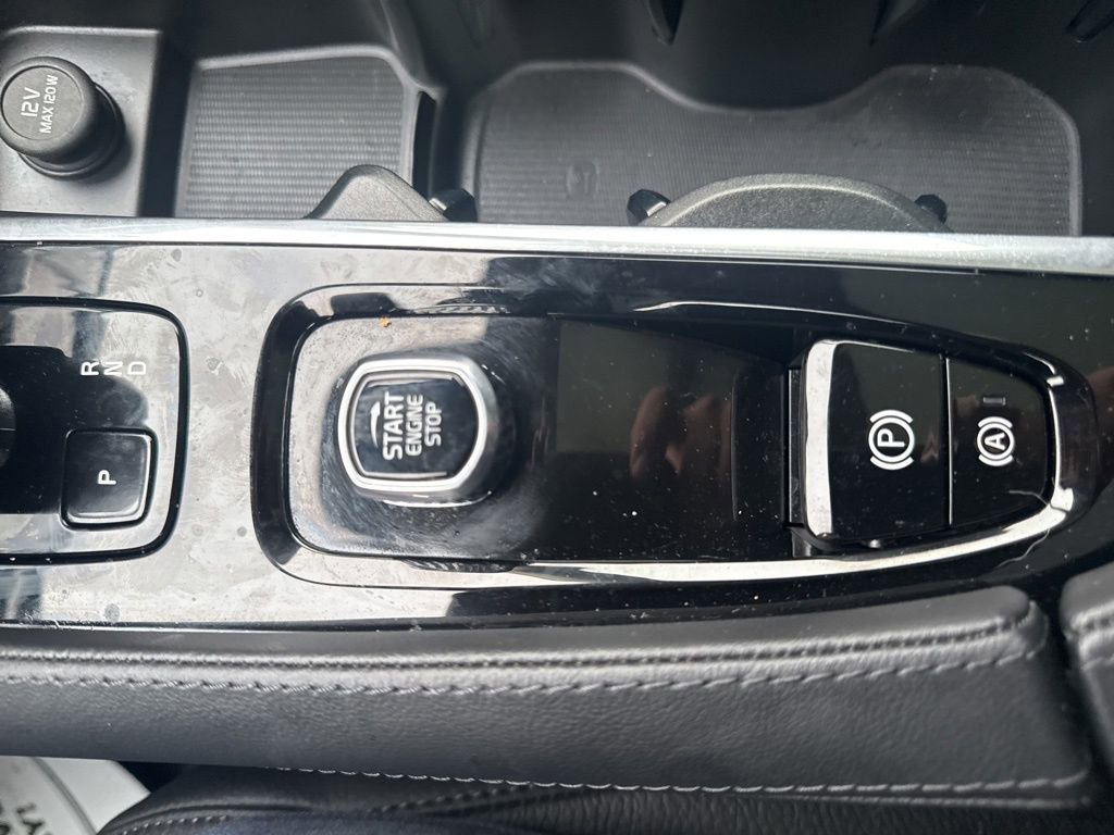 Used 2025 Volvo XC90 B5 Plus w/ Protection Package Premier image 26