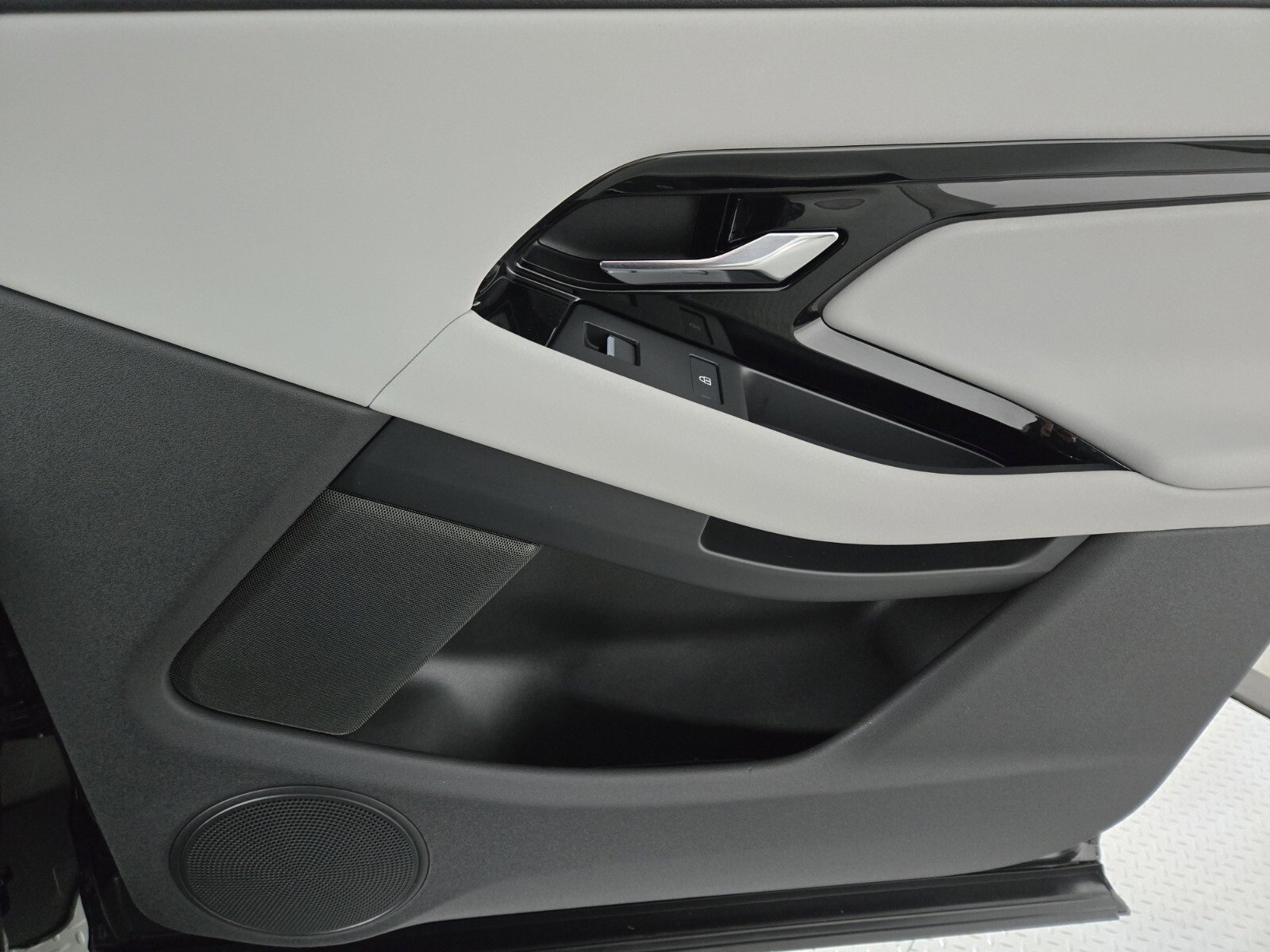 Used 2024 Land Rover Range Rover Evoque Dynamic SE image 19