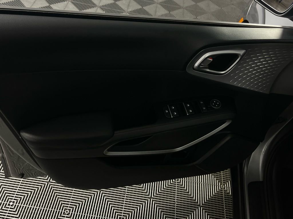 Used 2025 Kia Soul LX image 24