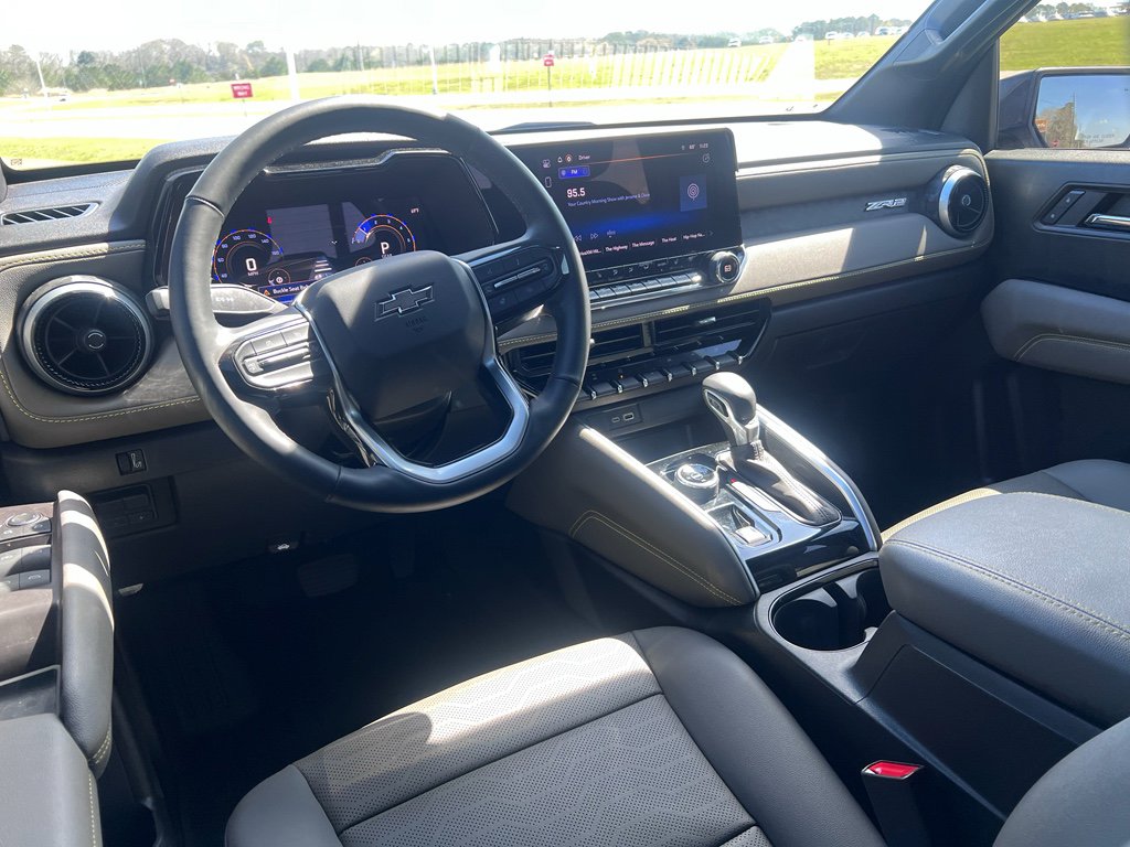 Used 2024 Chevrolet Colorado ZR2 w/ ZR2 Convenience Package III image 15