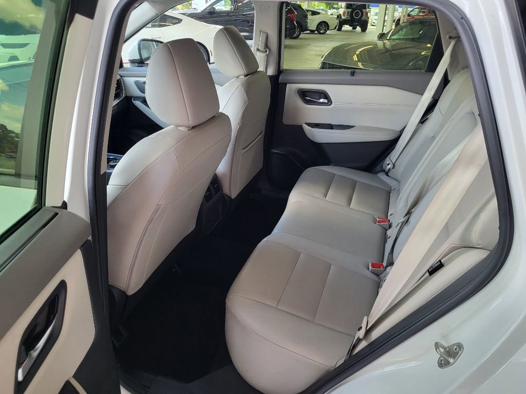 Used 2023 Nissan Rogue SV w/ SV Premium B Package image 15