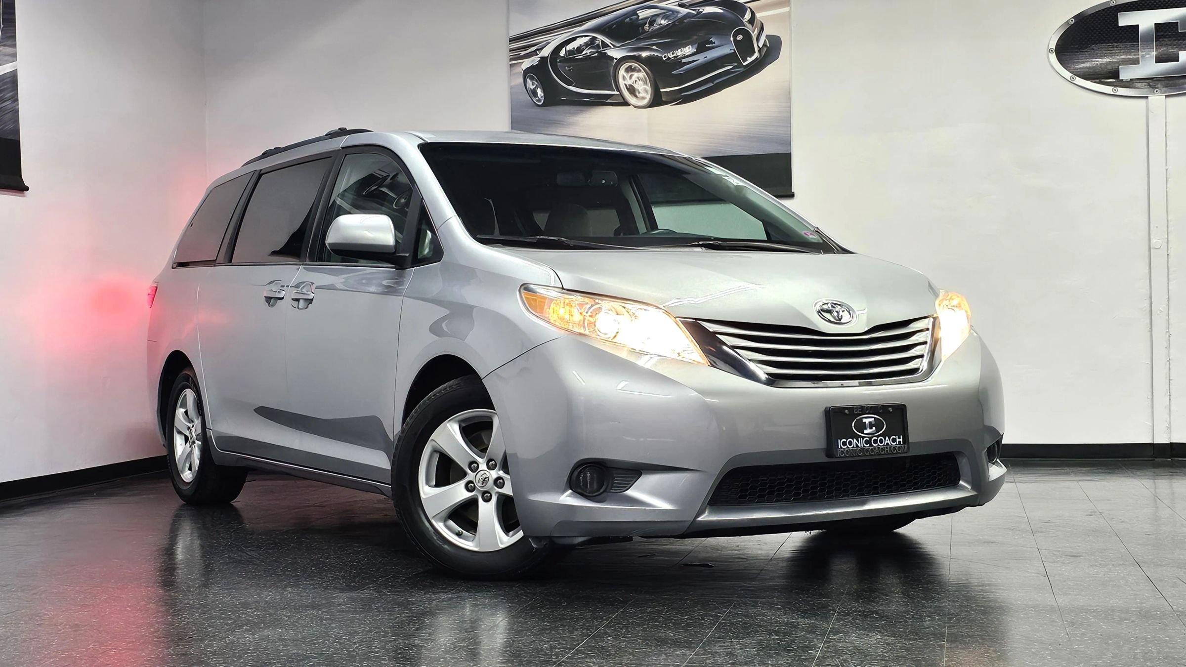 Used 2016 Toyota Sienna LE FWD image 1