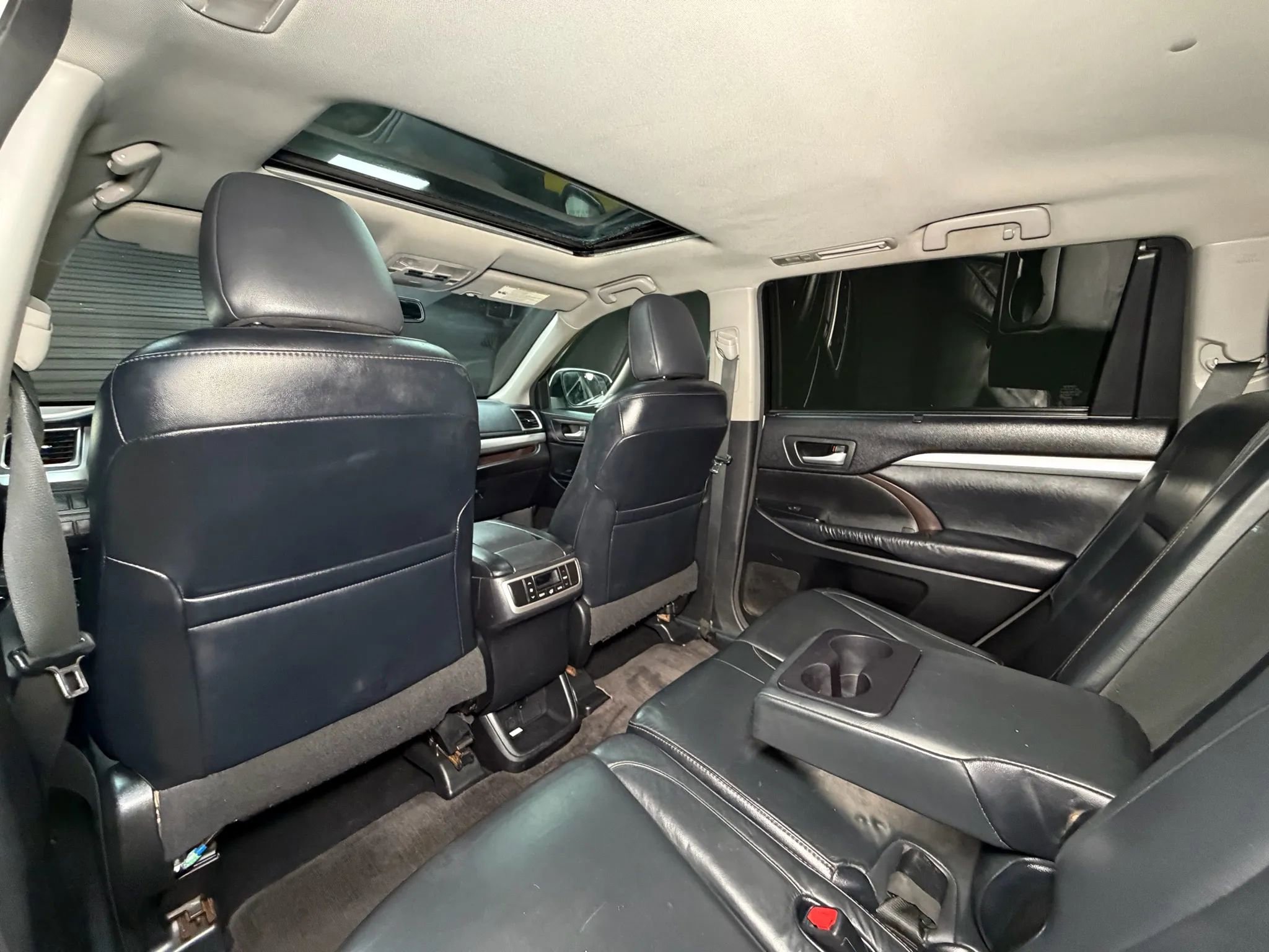Used 2016 Toyota Highlander XLE w/ Preferred Accessory Package FWD image 25
