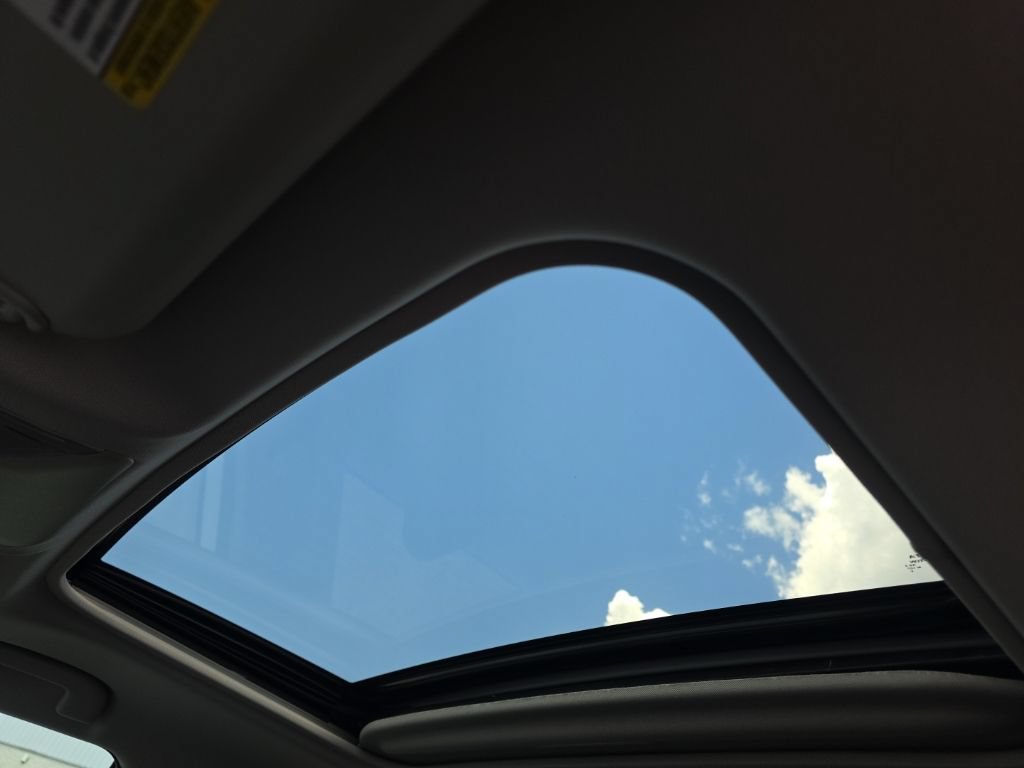 Used 2021 Toyota RAV4 XLE w/ Convenience Package FWD image 2