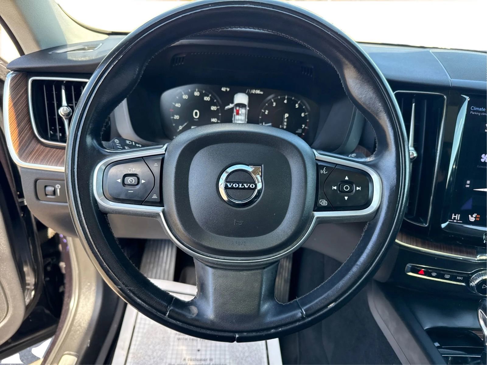 Used 2021 Volvo XC60 T6 Momentum AWD/4WD image 16