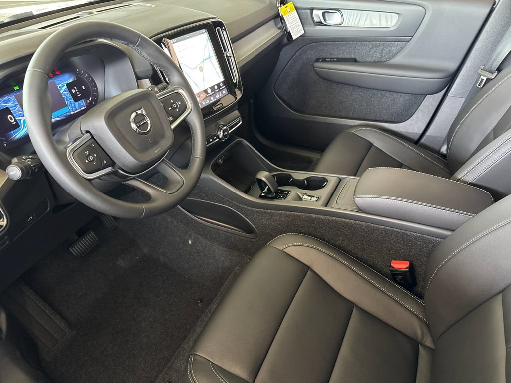 New 2026 Volvo XC40 B5 Core w/ Climate Package AWD/4WD image 9