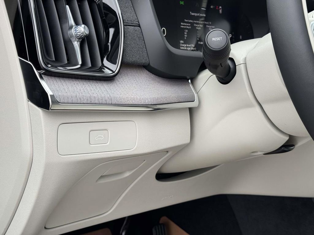 New 2026 Volvo XC90 B5 Ultra w/ Protection Package Premier image 7