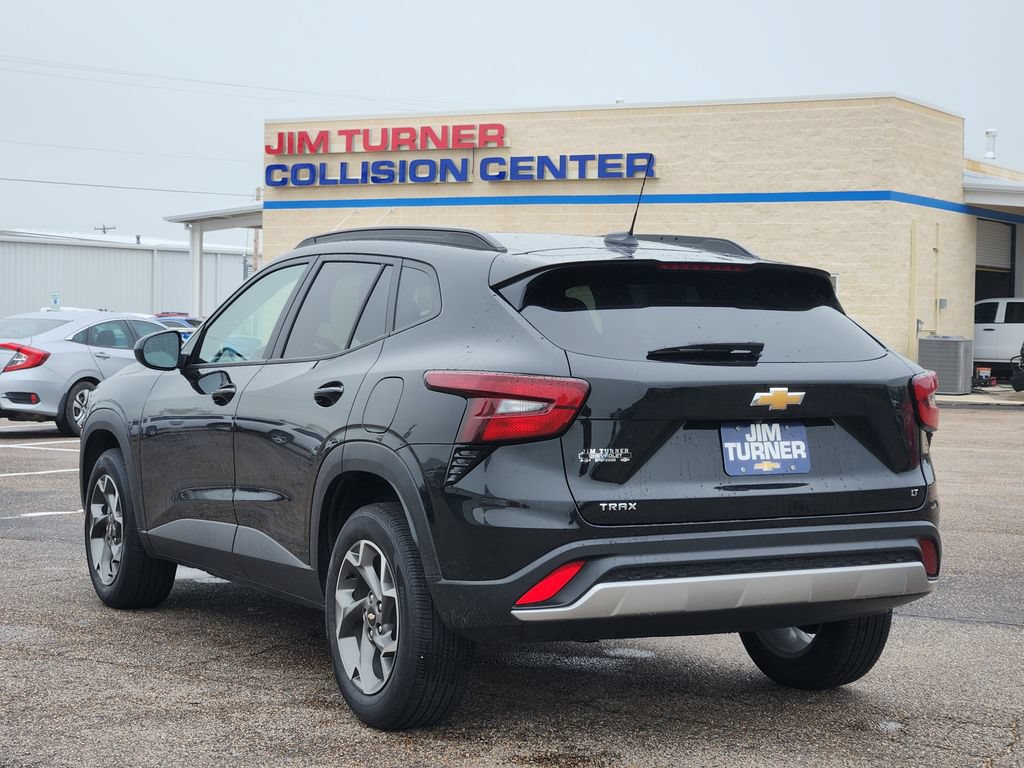 Used 2025 Chevrolet Trax LT FWD image 5