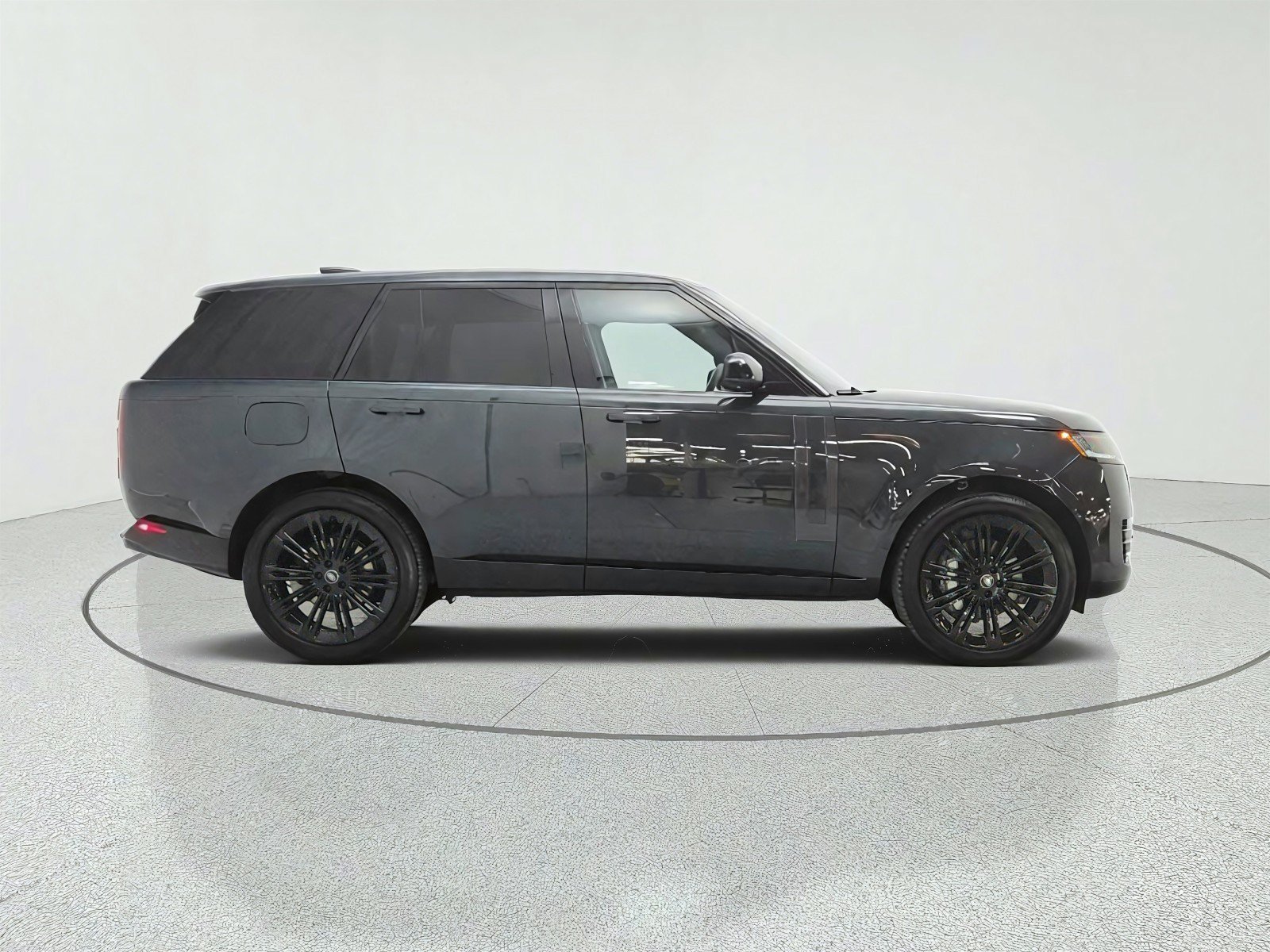 Used 2025 Land Rover Range Rover SE AWD/4WD image 4