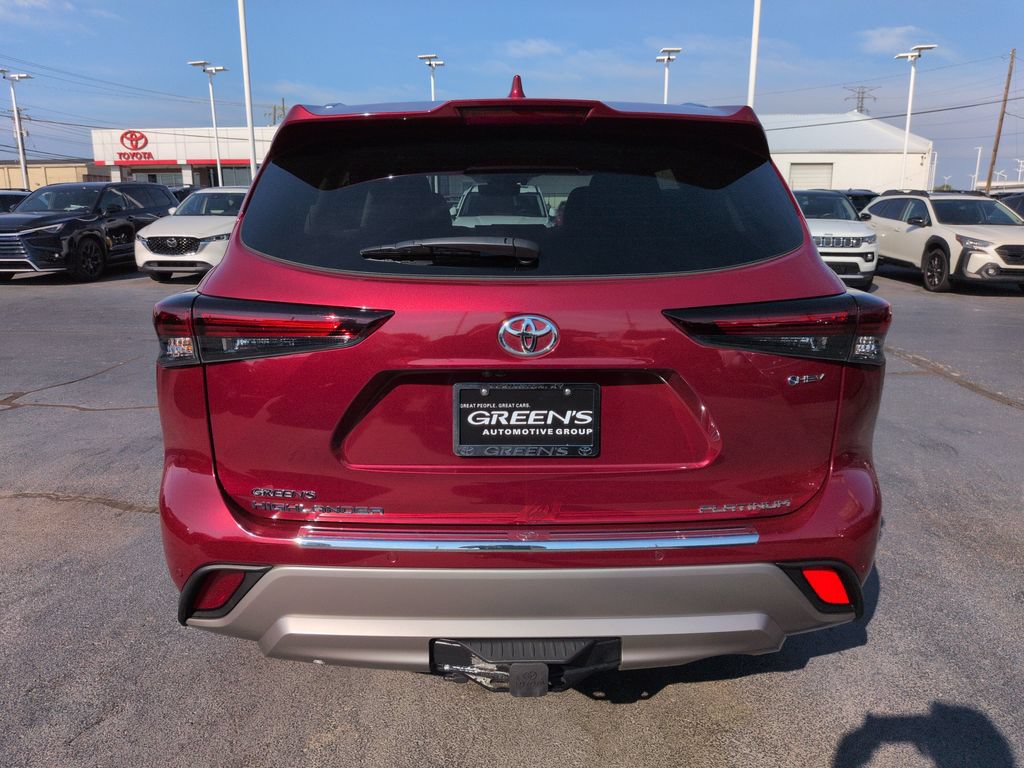 Certified 2025 Toyota Highlander Platinum AWD/4WD image 4