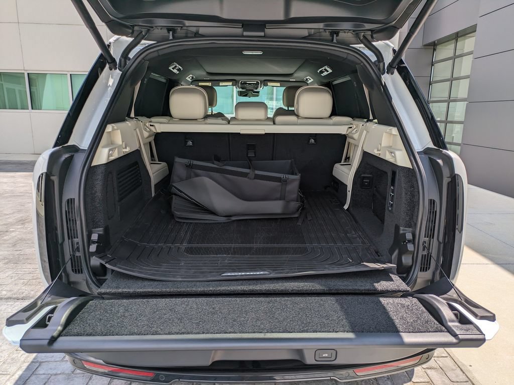New 2026 Land Rover Range Rover Long Wheelbase SE AWD/4WD image 11