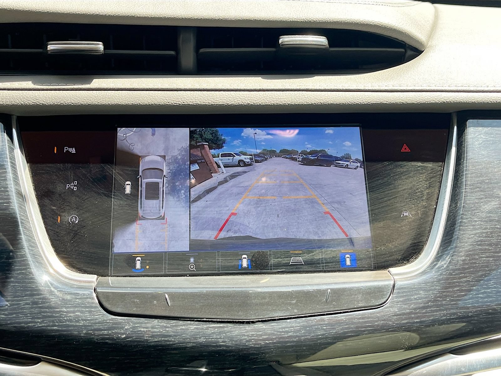 Used 2024 Cadillac XT6 Premium Luxury w/ Technology Package FWD image 14