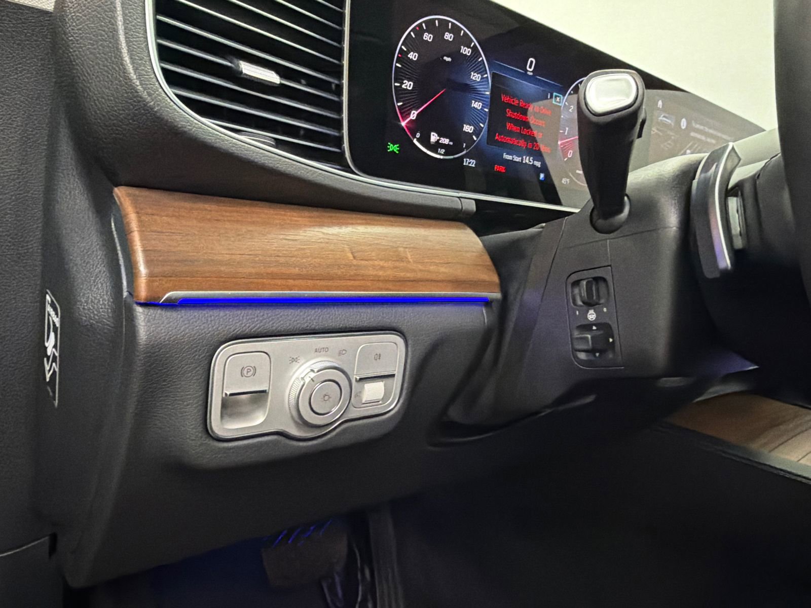 Used 2024 Mercedes-Benz GLE 350 4MATIC image 35