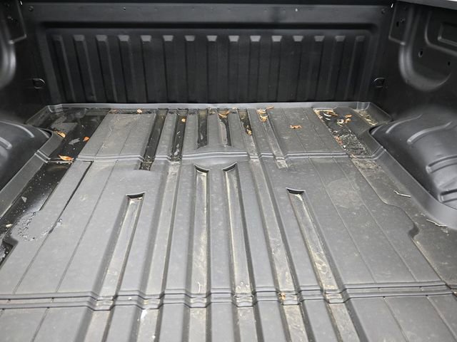 Used 2022 Nissan Titan SV image 23