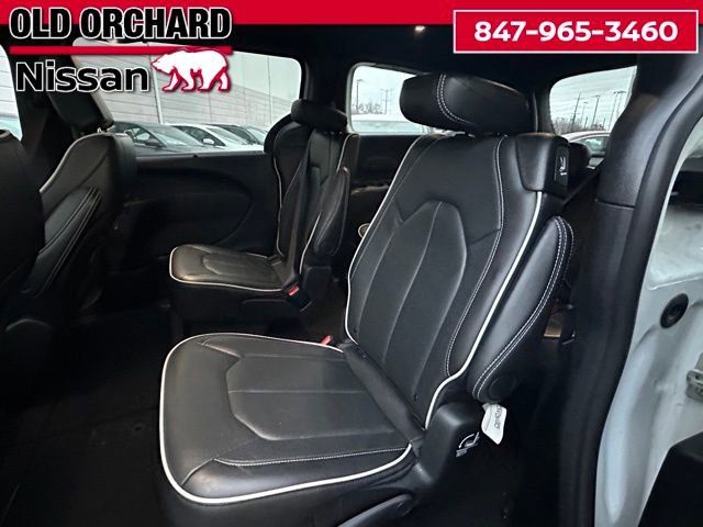 Used 2026 Chrysler Pacifica Limited FWD image 13