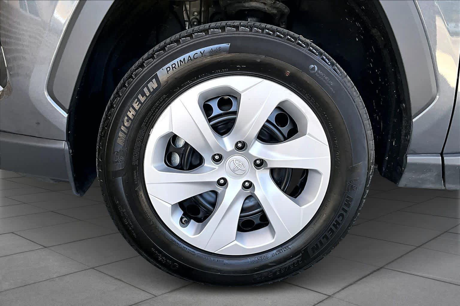Certified 2025 Toyota RAV4 LE FWD image 19