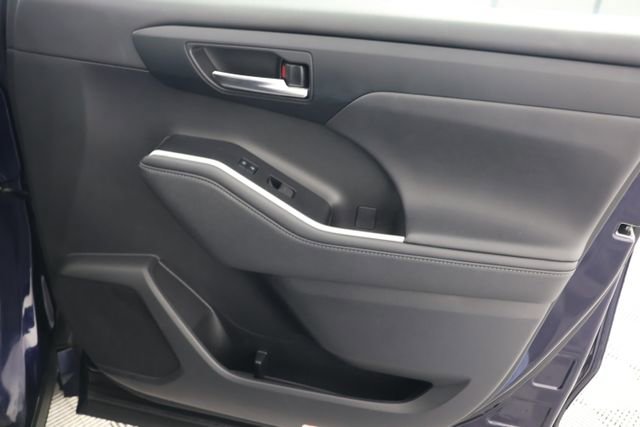 Used 2023 Toyota Highlander XLE image 30