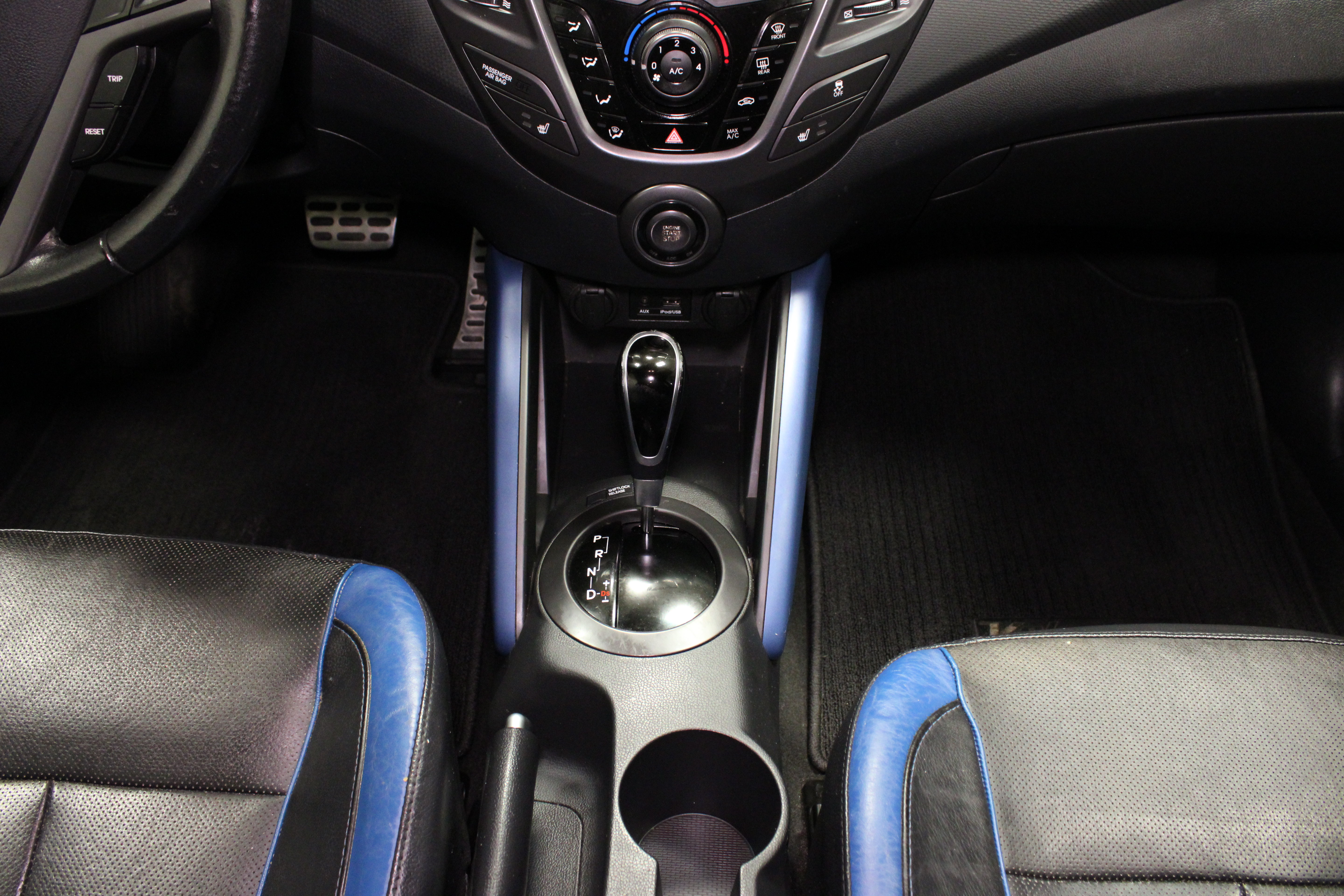 Used 2013 Hyundai Veloster Turbo FWD image 17