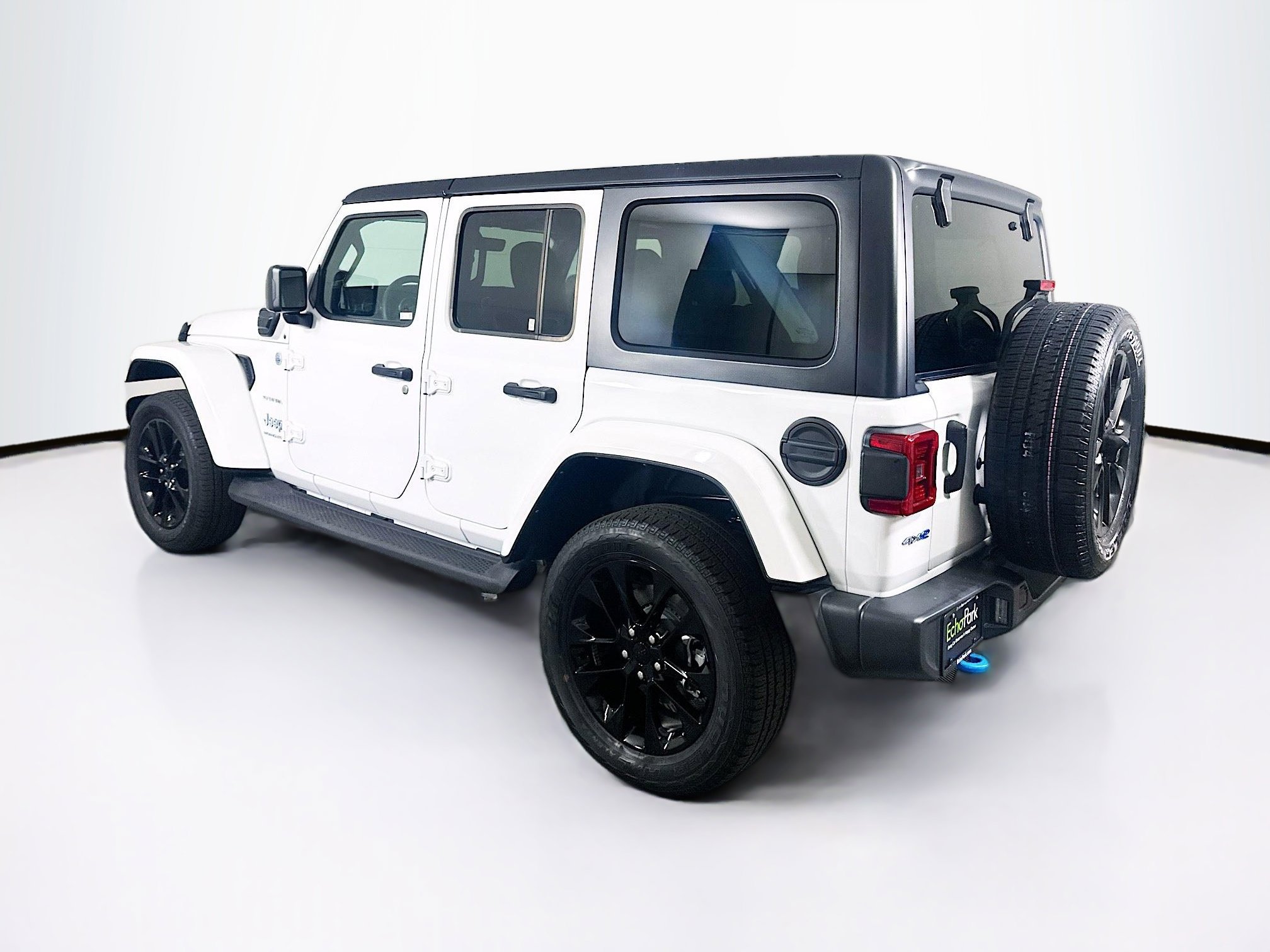 Used 2023 Jeep Wrangler Sahara image 5
