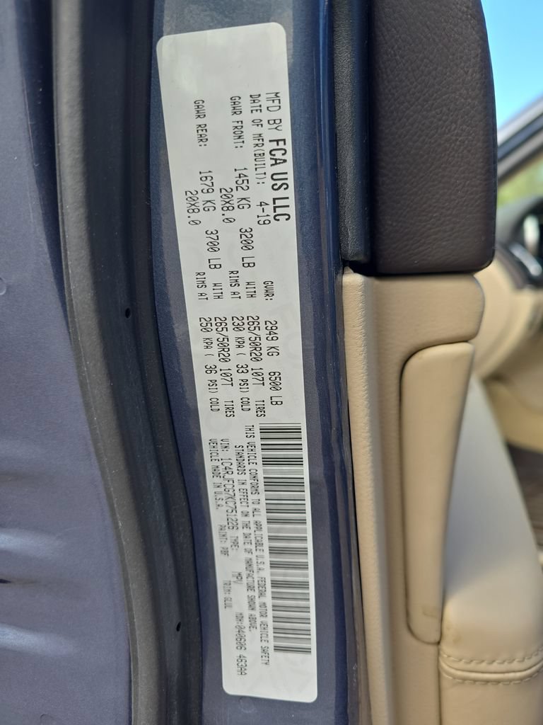 Used 2019 Jeep Grand Cherokee Overland AWD/4WD image 32