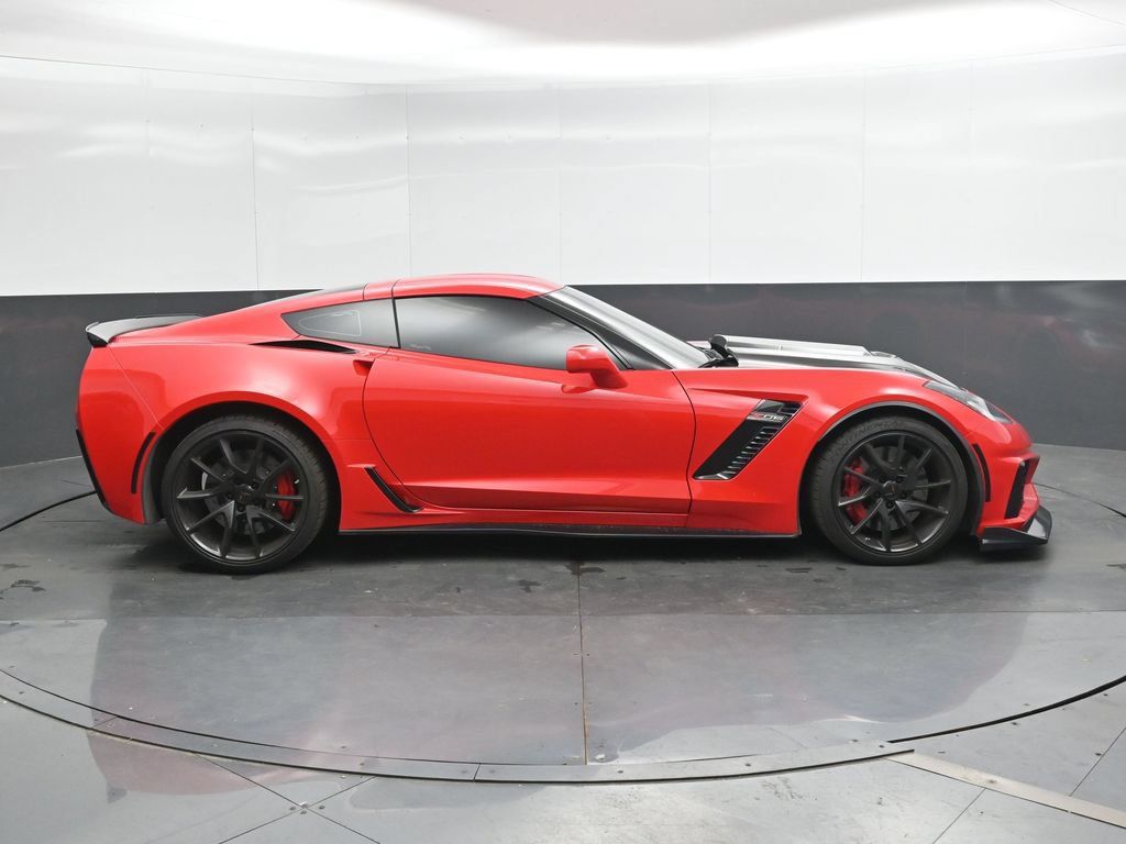 Used 2016 Chevrolet Corvette Z06 w/ 3LZ Preferred Equipment Group RWD image 3
