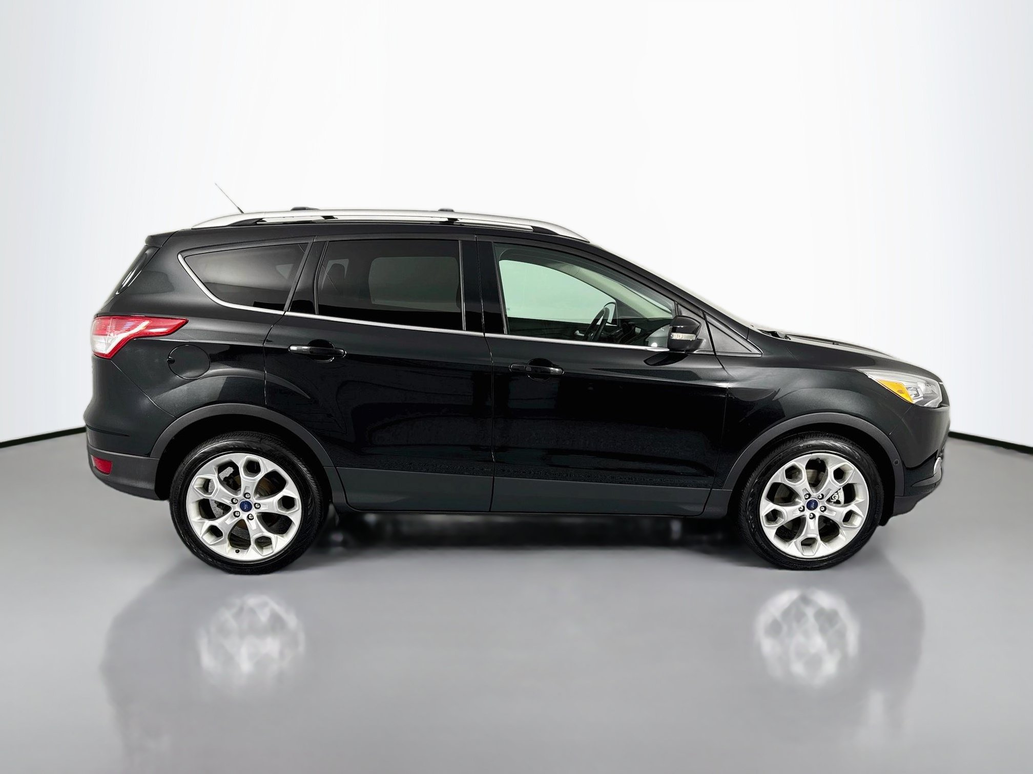 Used 2013 Ford Escape Titanium w/ Parking Technology Pkg FWD image 4