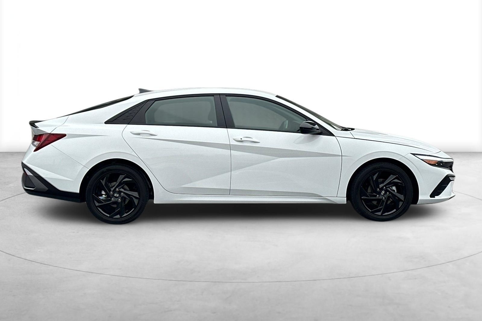 Used 2026 Hyundai Elantra Sport FWD image 9