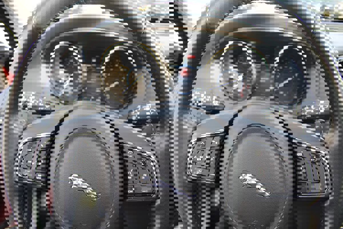 Used 2017 Jaguar XE Prestige image 28