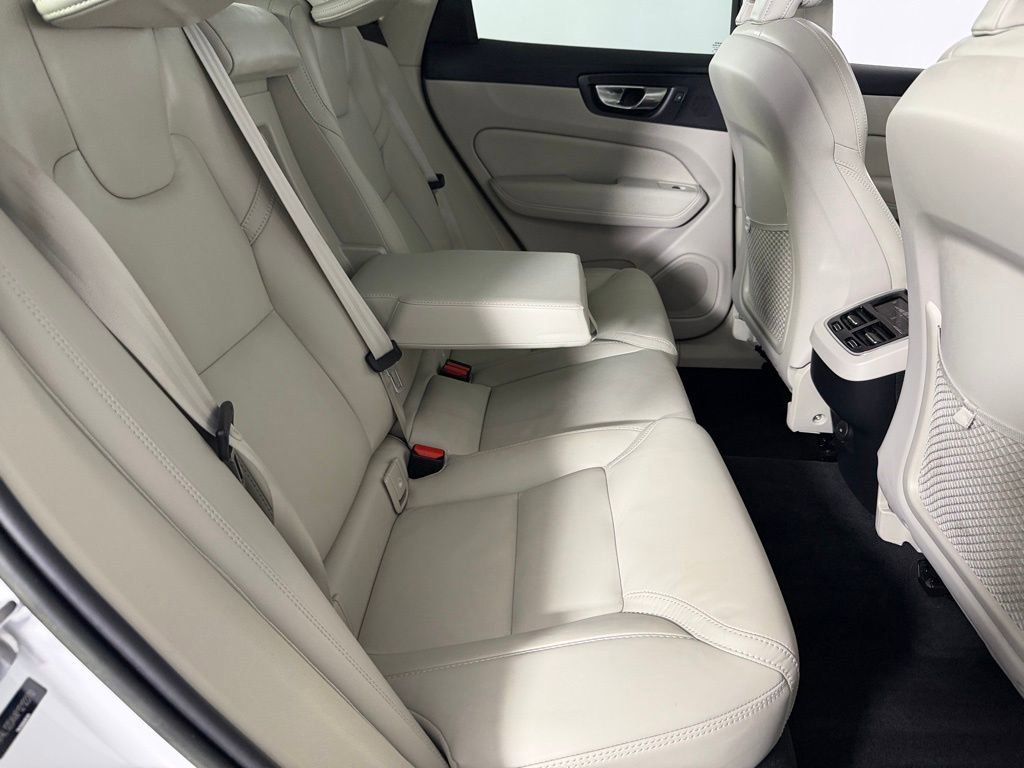 Used 2023 Volvo XC60 B5 Ultimate w/ Climate Package image 30