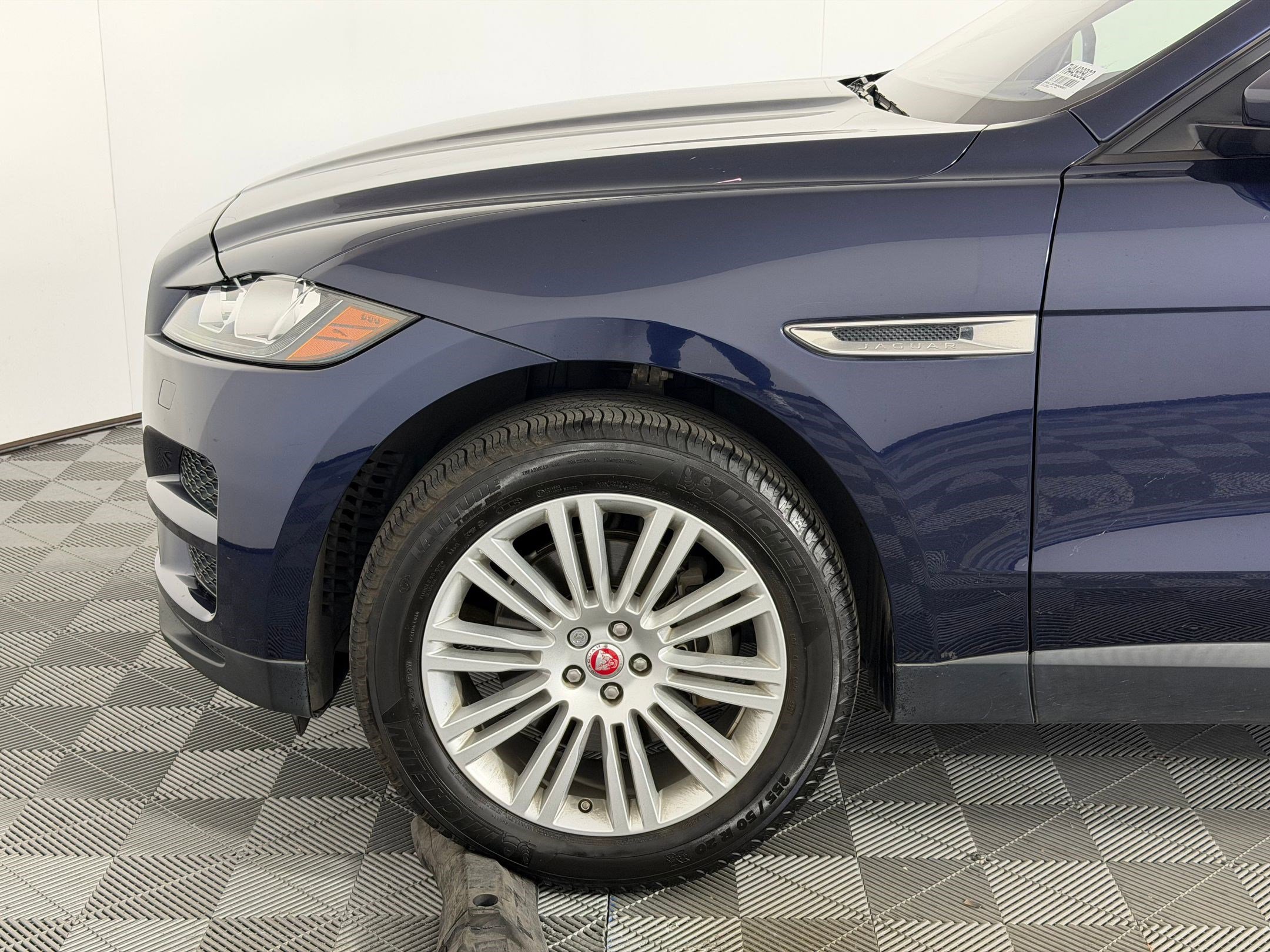 Used 2017 Jaguar F-PACE Premium image 11