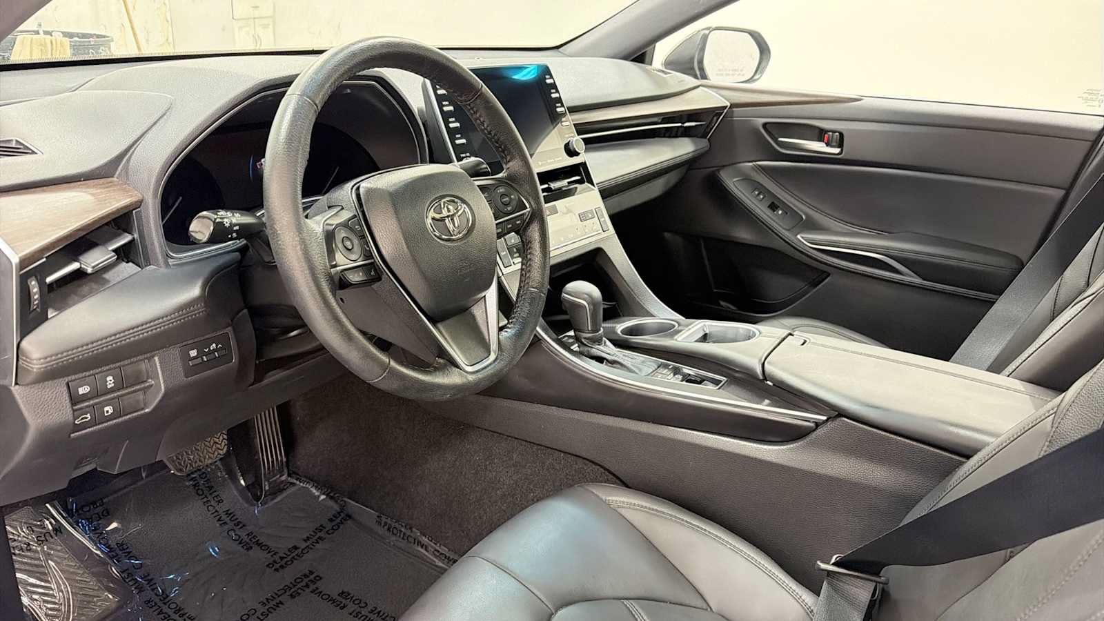 Certified 2022 Toyota Avalon XLE w/ Moonroof Package FWD image 12