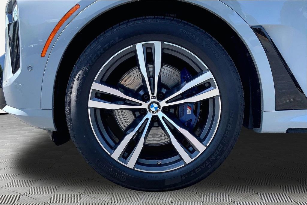 Used 2023 BMW X7 xDrive40i w/ M Sport Package AWD/4WD image 23