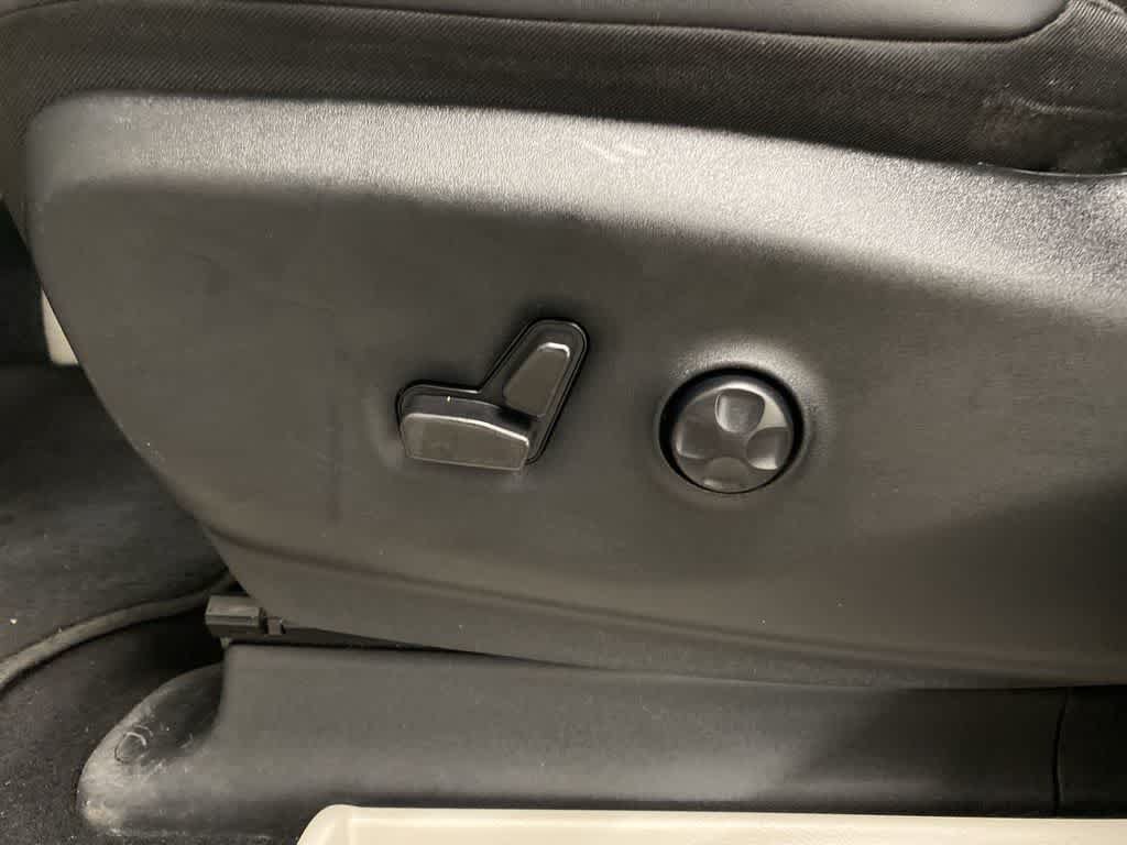 Used 2024 Chrysler Pacifica Touring-L FWD image 14