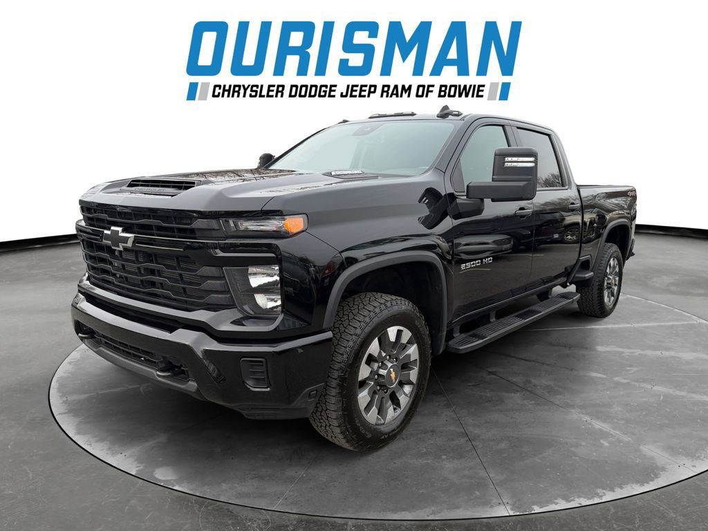 Used 2024 Chevrolet Silverado 2500 Custom w/ Custom Value Package image 2