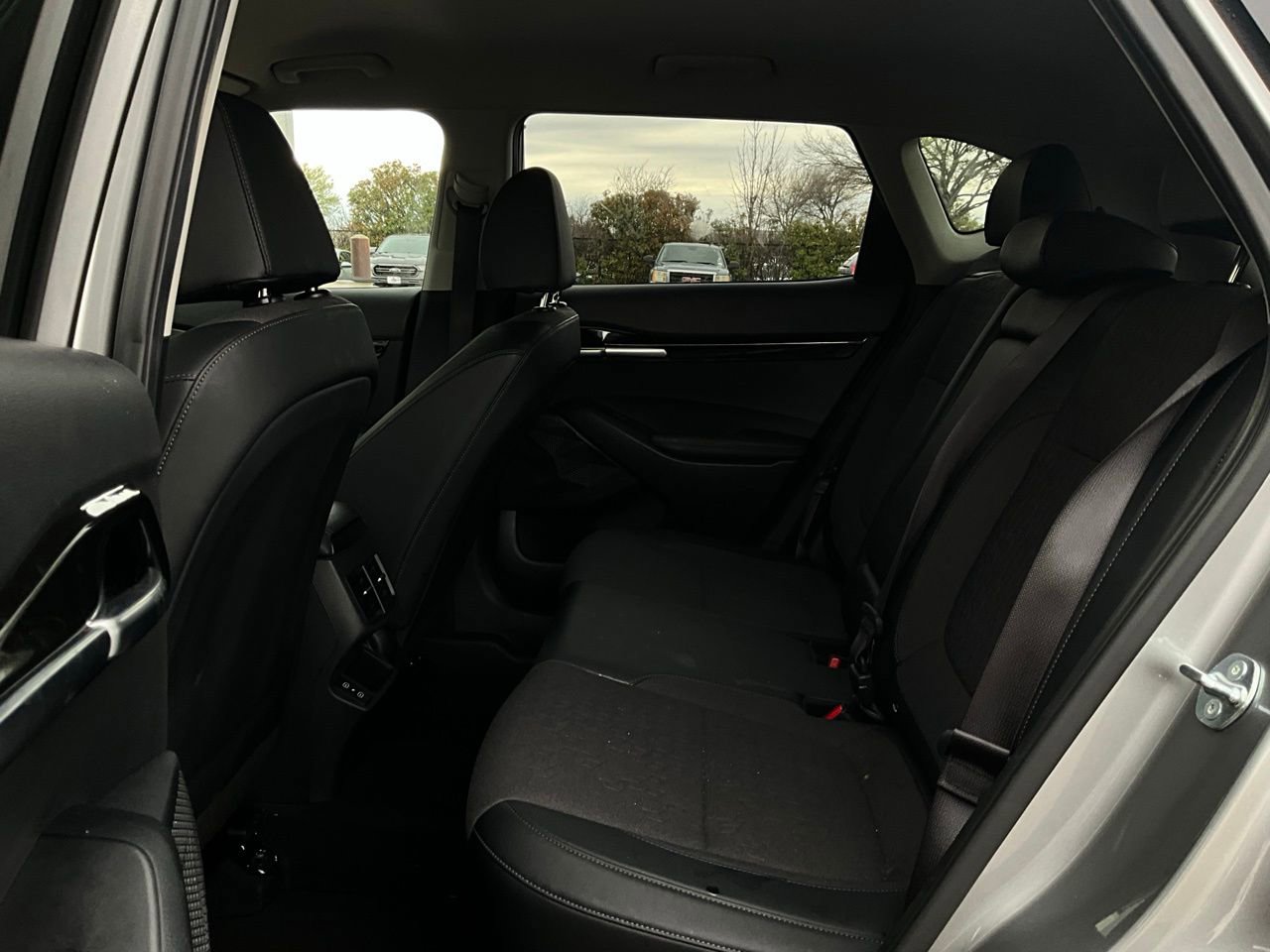 Used 2025 Kia Seltos S image 11