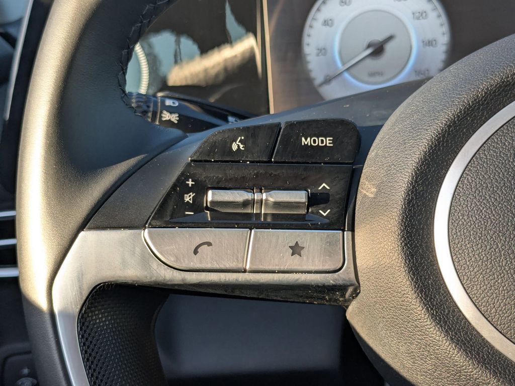 Used 2025 Hyundai Elantra Limited image 27