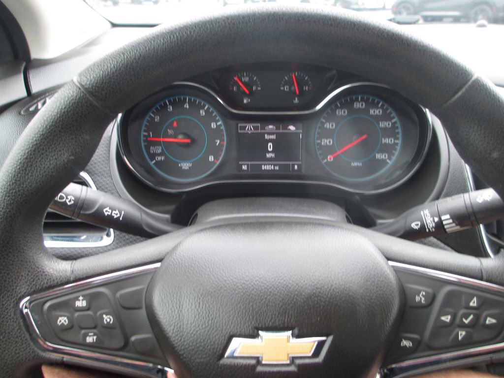 Used 2018 Chevrolet Cruze LT w/ Convenience Package FWD image 25