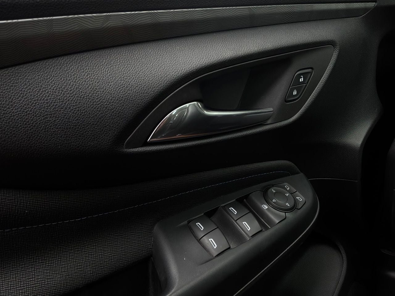 Used 2025 Buick Envista Sport Touring FWD image 21